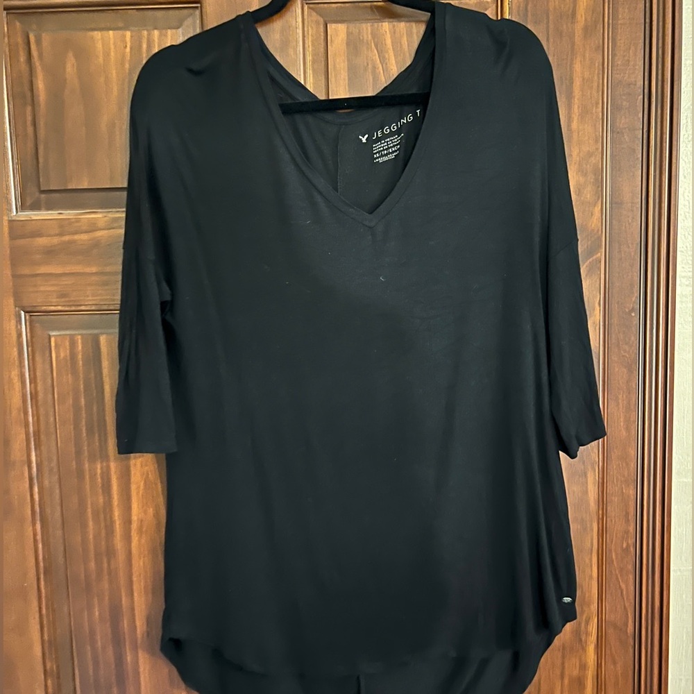 Women’s quarter sleeve v-neck
